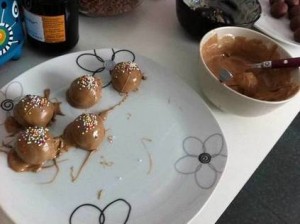 decorando cake balls marron