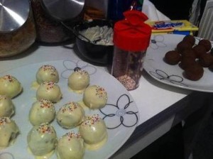 decorando cake balls blanco